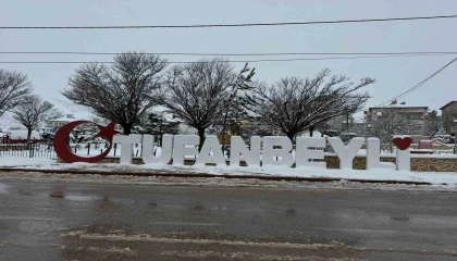 Adananın Tufanbeyli ilçesinde kar etkili oldu