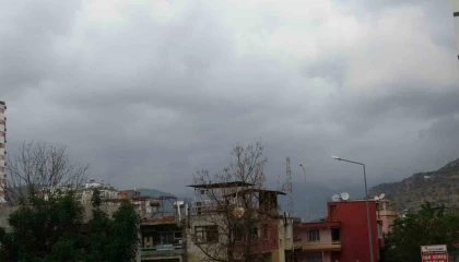 Adananın yüksek kesimlerinde kar ve dolu yağışı