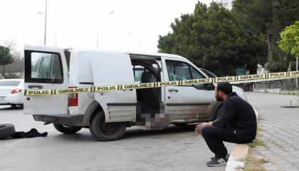 Adliyeye birlikte geldiği arkadaşını 1 saat sonra ölü olarak buldu