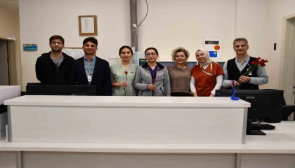 Alanyada sağlık çalışanları 8 Martta unutulmadı