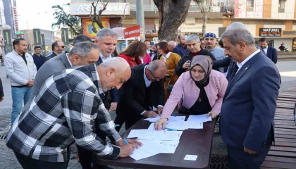 ‘Anayasa Değişsin, Aile Korunsun imza kampanyası