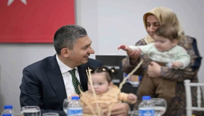 Antalya Valisi Şahin, koruyucu ailelerle iftarda bir araya geldi
