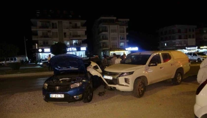 Antalyada 3 araçlı zincirleme kaza: 1 yaralı