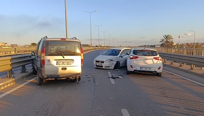 Antalyada 3 araçlı zincirleme kaza: 2 yaralı