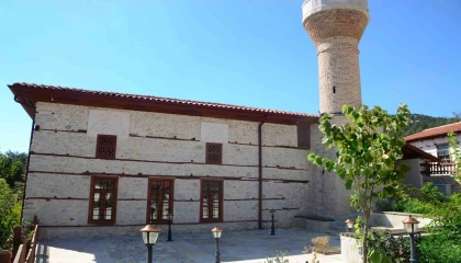 Antalyada 600 yıllık Sarıhacılar Camisi, restorasyon sırasında alınan eserlerin iadesini bekliyor