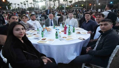 Antalyada kampüs iftarına öğrencilerden yoğun ilgi