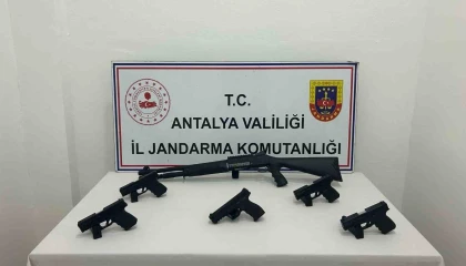 Antalyada ruhsatsız silah operasyonun: 2 gözaltı