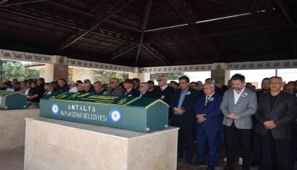 Antalyanın duayen gazetecilerinden Cengiz Savaşeri son yolculuğuna uğurlandı