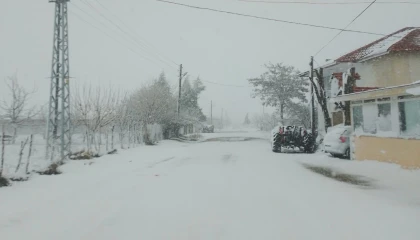Antalyanın Kaş ilçesinde kar yağışı etkili oluyor