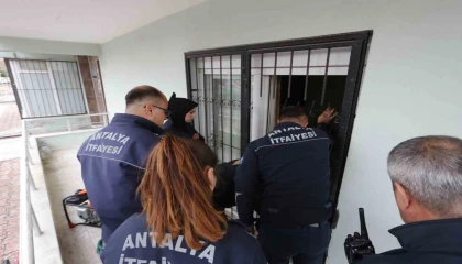 Arkadaşına ulaşamayan genç kız, gözyaşları içinde bekledi