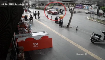 ATV, kırmızı ışıkta geçen otomobile çarptı: 1 yaralı