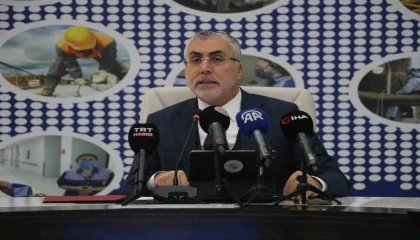 Bakan Işıkhan: Genç nüfusta işsizlik oranı bir önceki aya göre 0,8 puan, bir önceki yıla göre 1,9 puan azalarak yüzde 14,9 seviyesine geriledi
