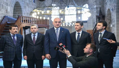 Bin 300 taş tek tek yerine monte edildi: Şehzade Korkut Camii eski görkeminde