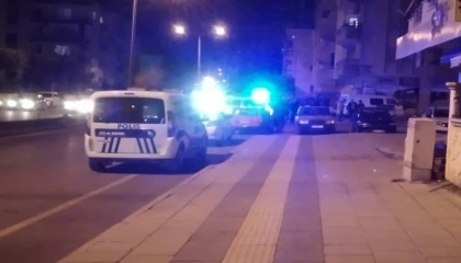 Boynundan bıçaklandı o anlar kamerada