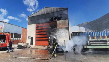Bucakta hububat deposundaki yangını itfaiye söndürdü