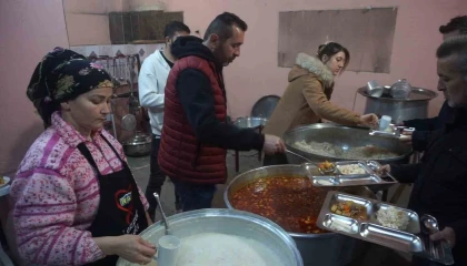 Burdurda köylüler imece usulü iftar yapıyor