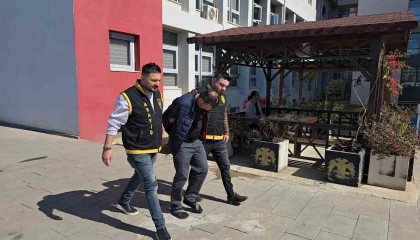 Cerrahi maskeli hırsız yakalanınca Eşyaları yolda buldum savunması yaptı