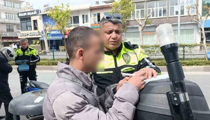 Denetime takılınca ‘ehliyetimi evde unuttum dedi, olmadığı ortaya çıkınca da ‘kardeşimin var dedi