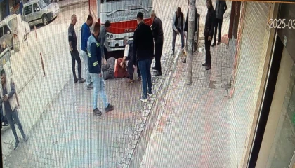 Dönüş yapan özel halk otobüsünün altında kalan kadın yaralandı