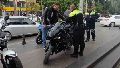 ‘Dur ikazını görüp kaçan 5 sürücü cezadan kurtulamadı