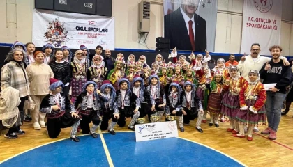 Eğirdir, halk oyunlarında 3 dalda il şampiyonu oldu