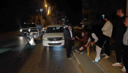 Ehliyetsiz elektrikli bisiklet otomobile çarptı: 1 yaralı