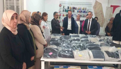 Erzinli kadınlar ihtiyaç sahibi öğrenciler için mesai yaptı