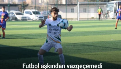Futbol aşkından vazgeçmeyen Suriyeli Muhammed, savaştan kaçıp sığındığı Türkiyede yeşil sahada ter döküyor