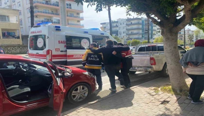 Gazipaşada motokurye kazada yaralandı