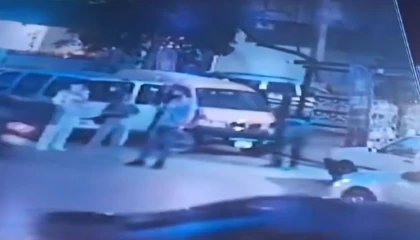 Genç kadının düşürdüğü bileziği alıp kayıplara karıştı