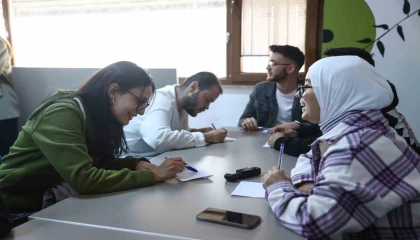 Gençlik Merkezinde pratik İngilizce konuşma etkinliği düzenledi