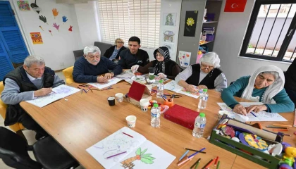 Hastalar Gülümse Alzheimer Yaşam Merkezinde hataya sıkı sıkı tutunuyor