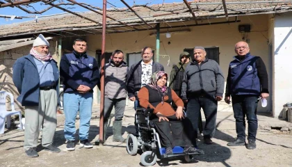 Hatay Büyükşehir Belediyesi, 4 engelli vatandaşa tekerlekli sandalye desteğinde bulundu