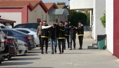 İş adamına haraç vermediği için silahlı saldırı düzenleyen 2 şüpheli yakalandı