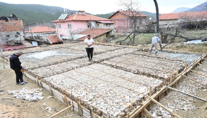 Ispartada evi tamamen yanan aileye yeni bir yuva için belediye harekete geçti