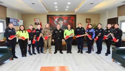 Kadınlar gününde Kadın polisler unutulmadı