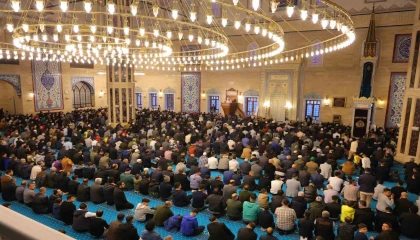 Kahramanmaraşta Ramazan Bayramı coşkusu: Binlerce kişi Abdülhamid Han Camiinde bayram namazı kıldı