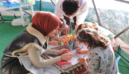 Kahramanmaraşta Ramazan panayırında çocuklar doyasıya eğleniyor