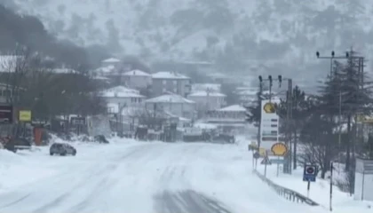 Kar ve tipi nedeniyle Sertavul geçidi ulaşıma kapatıldı