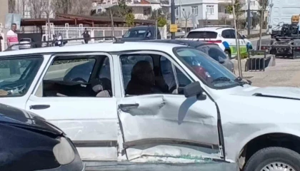 Kazadan yara almadan kurtuldu, aracında oturup üst üste sigara içti