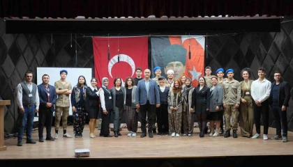 Kemerde öğrencilerden duygu yüklü anma programı