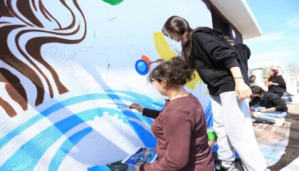 Kepezde 8 Marta özel duvar resmi