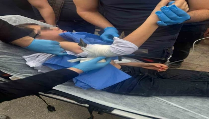 Koluna saplanan demir parmaklıkla hastaneye kaldırıldı