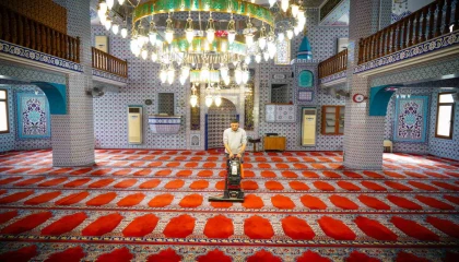 Konyaaltında camilerde bayram temizliği