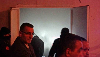 Marketten çıkan dumanlar ekipleri alarma geçirdi