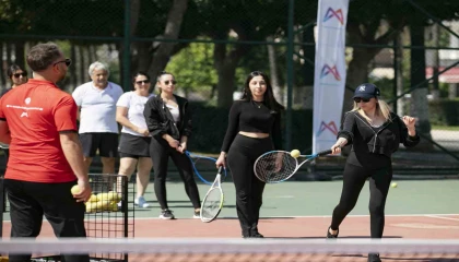 Mersin Büyükşehir Belediyesinden ücretsiz tenis kursu