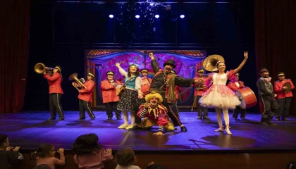 Mersin Şehir Tiyatrosu birbirinden güzel eserleri sahneye taşıyor