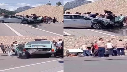 Mersinde 3 otomobilin karıştığı kazada 10 kişi yaralandı