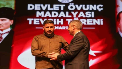 Mersinde Devlet Övünç Madalyası ve Beratı tevcih töreni
