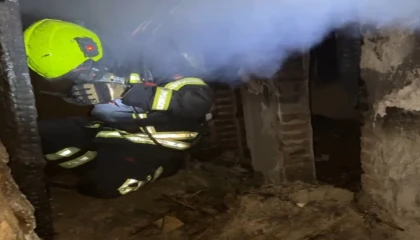 Mersinde ev yangını yaşlı adam hayatını kaybetti